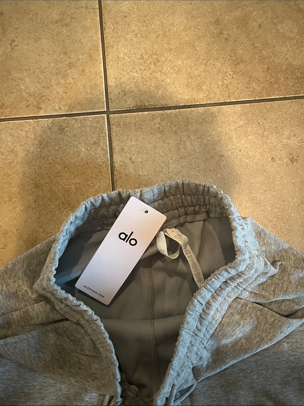 ALO Yoga Heather Gray Crewneck Sweatshirt and sweatpants set - Picture 6 of 6